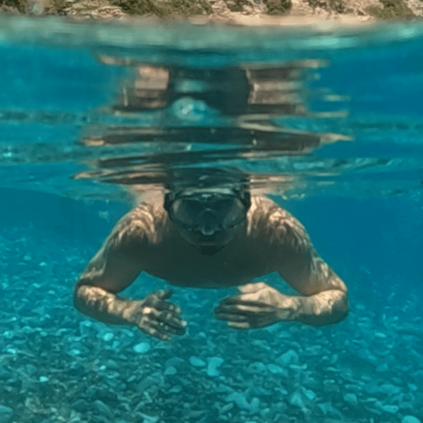Seb under water